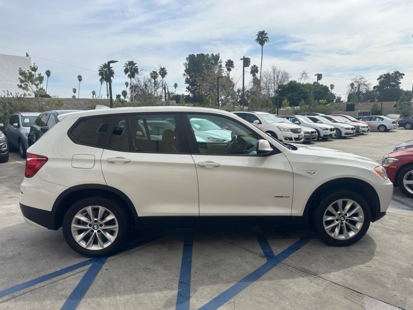 2013 WHITE /Tan BMW X3 xDrive28i (5UXWX9C54D0) with an 3.0L L6 DOHC 24V engine, 8-Speed Automatic transmission, located at 30 S. Berkeley Avenue, Pasadena, CA, 91107, (626) 248-7567, 34.145447, -118.109398 - Moon roof! Leather! Premium Package! - Photo#5